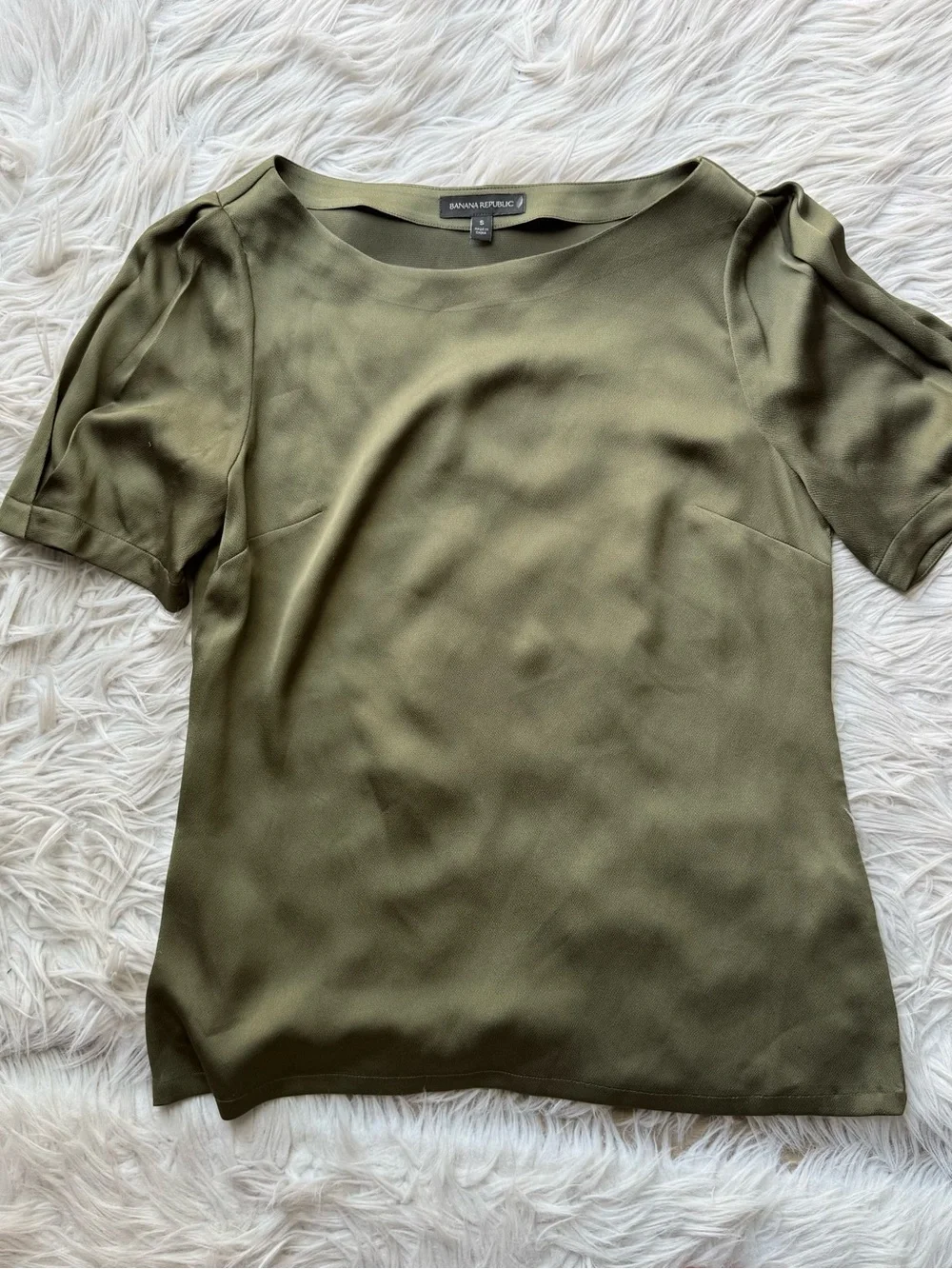 Banana Republic Olive Green Puff Sleeve Blouse Top Women’s Small Textured Crepe
